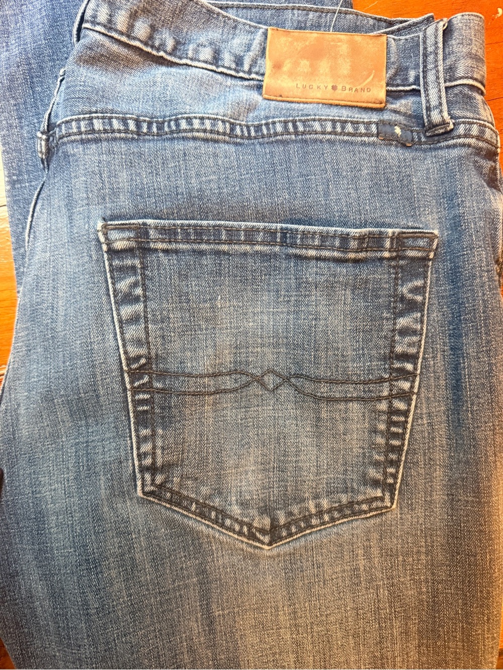 Lucky Brand men’s Medium Blue Straight Leg Jeans